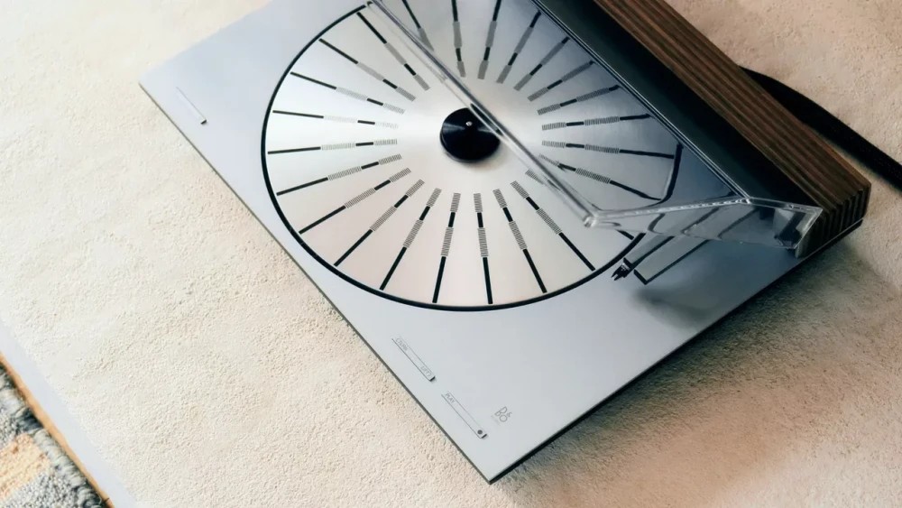 Bang & Olufsen Beosystem 3000c - Music System for Audiophiles